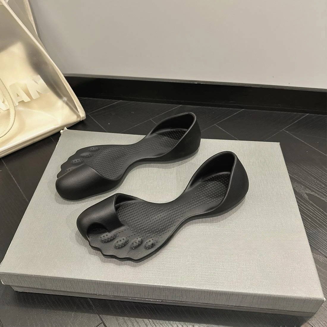 Zero Sneaker