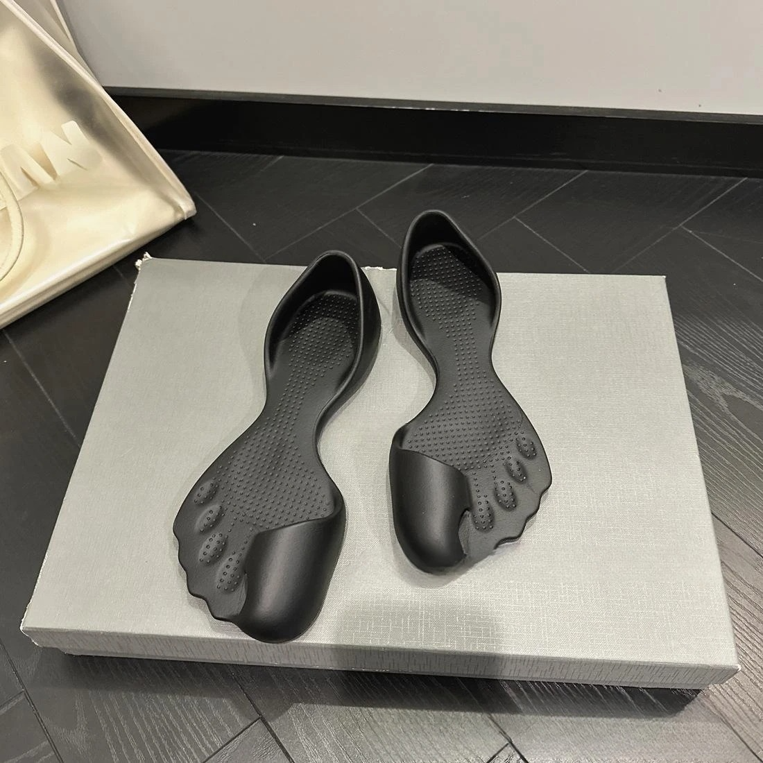 Zero Sneaker