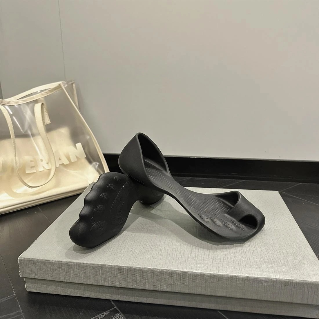 Zero Sneaker